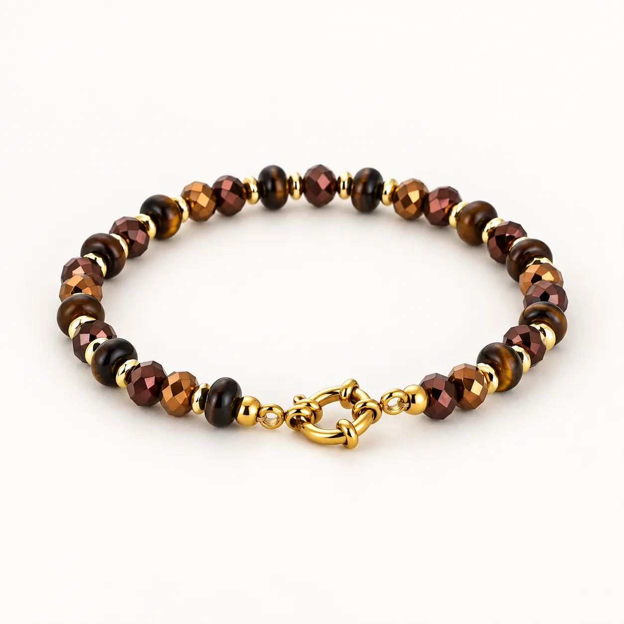 Kralenarmband met goudkleurige details