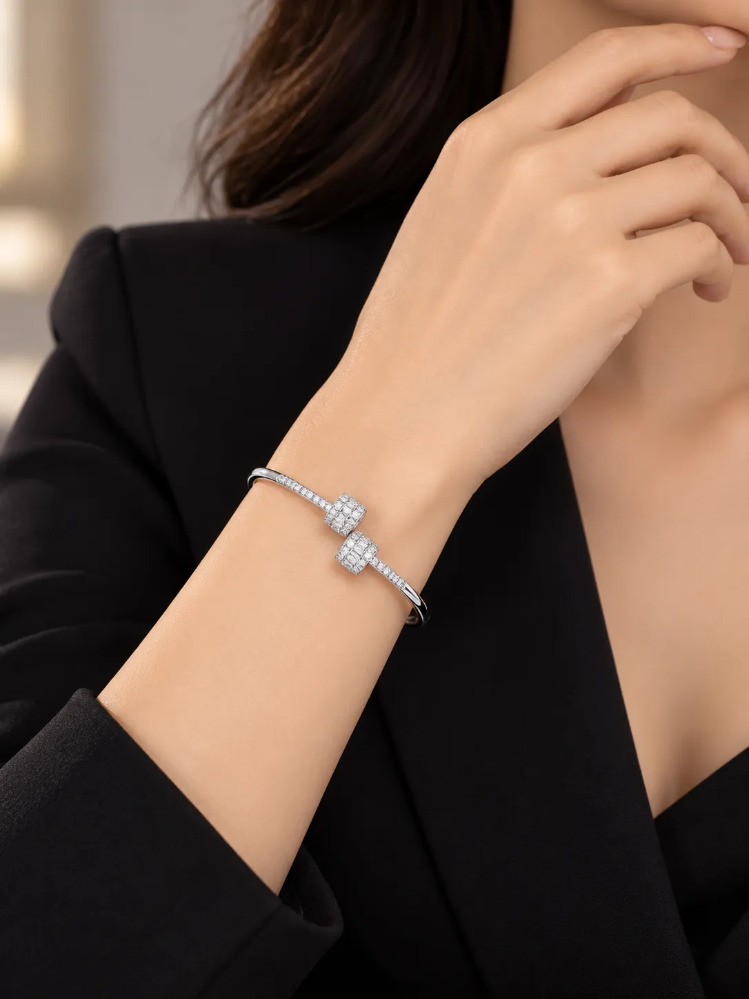 Open armband zilver met vierkante steentjes