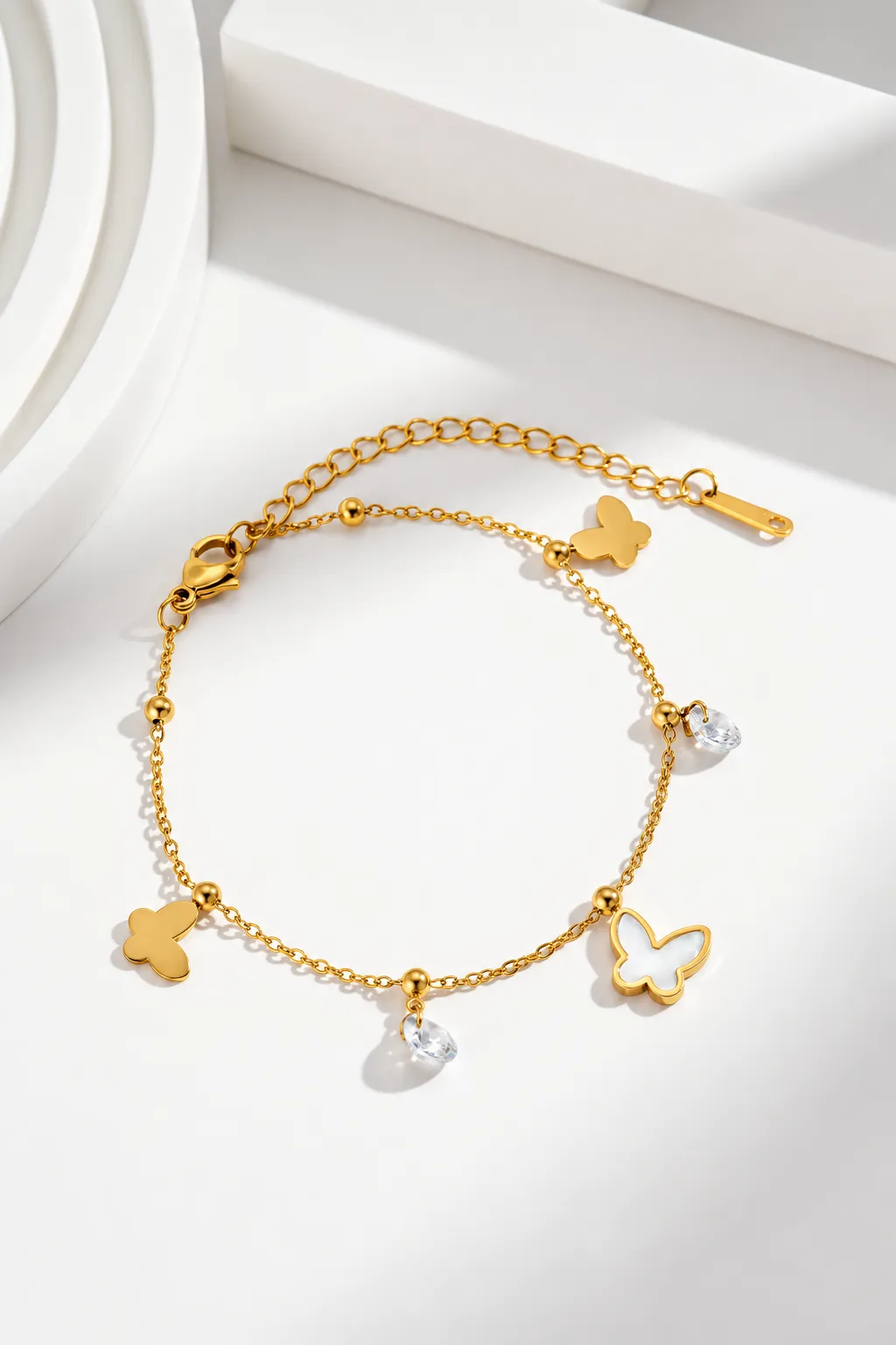 Armband goud met vlinders en druppelsteentjes