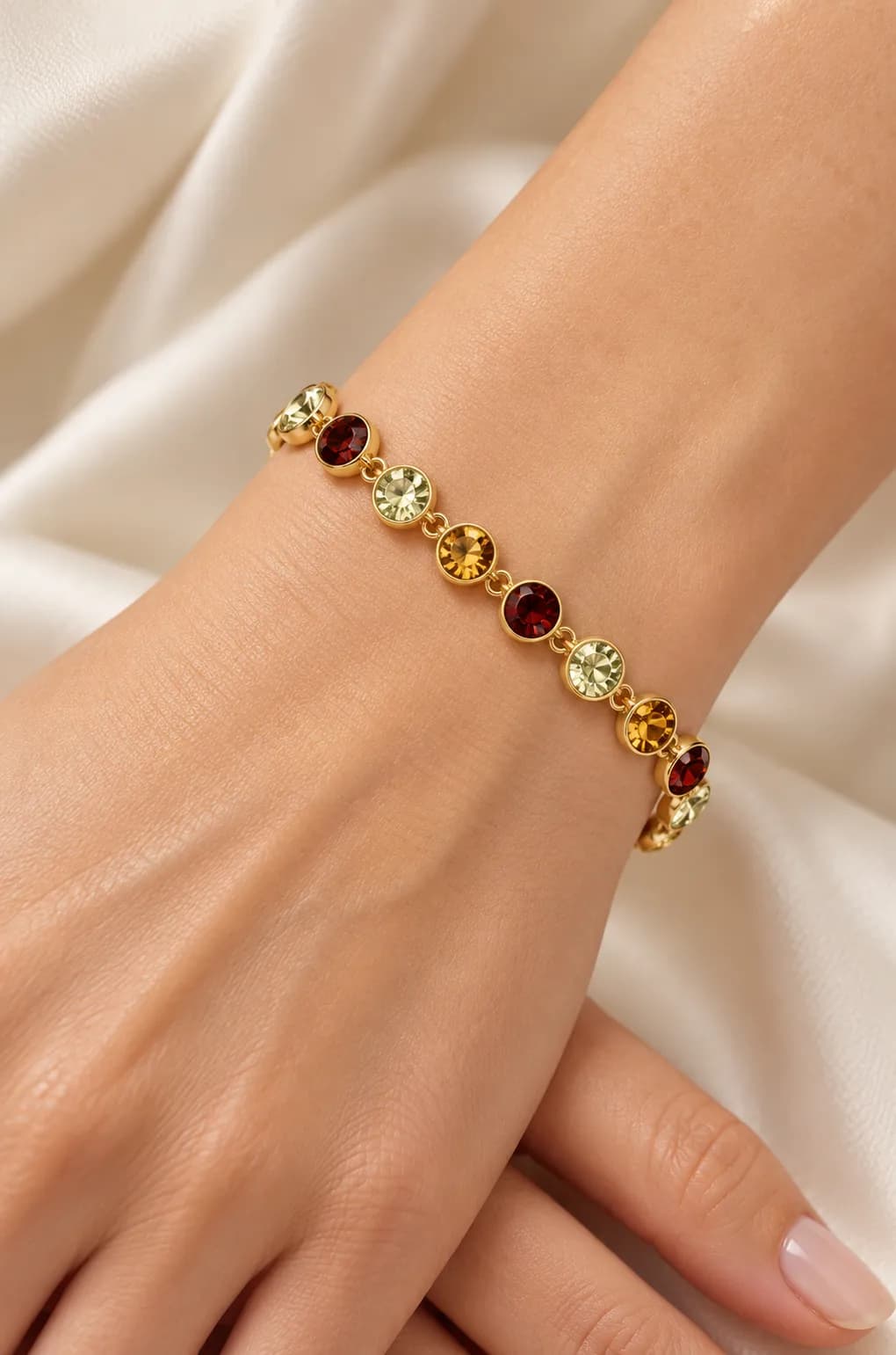 Gouden armband met ronde steentjes multicolor