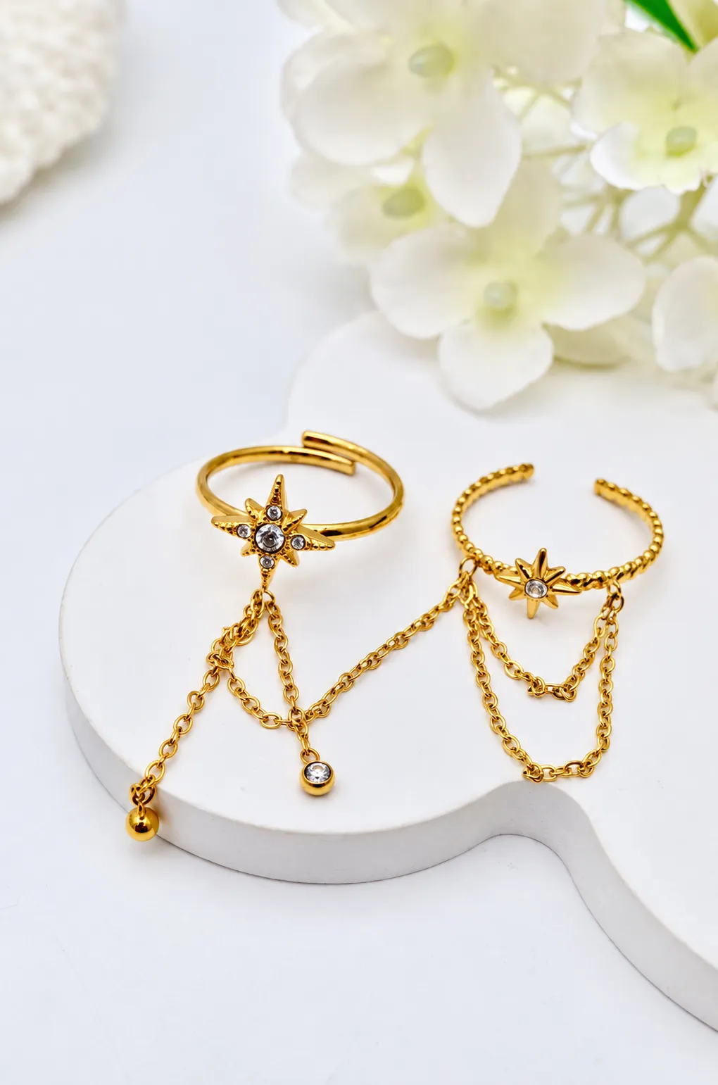 Gouden dubbele ring met sterren en kettinkjes