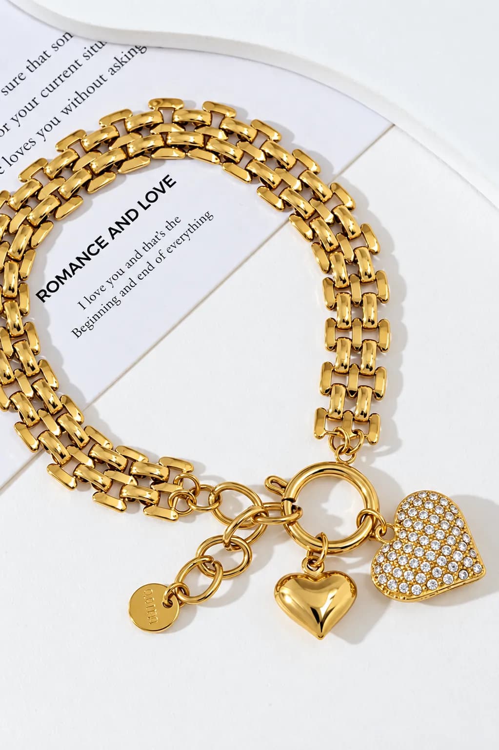 Gouden schakelarmband met hartbedels